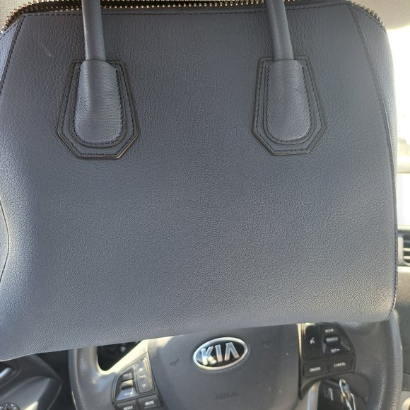 Givenchy hand bag - Picture 3 of 8